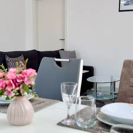 Charmanter Rueckzugsort Mit Grosser Terrasse In Idyllischer Umgebung