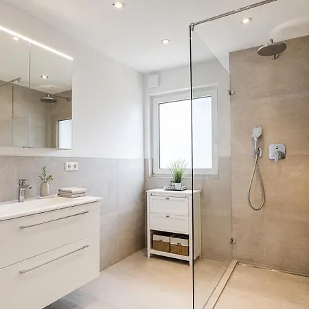 Moderne Design-apartments In Ruhiger Feldrandlage In *